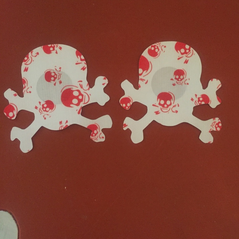 โ ๏ธ Crossbones pastie nipple cover